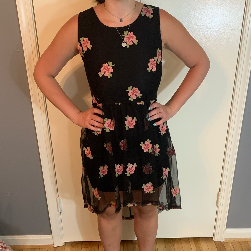 BLACK HIGH LOW DRESS WITH FLORAL EMBROIDERY